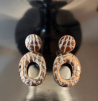 Aretes en baño de chapa de oro y zirconias, estilo oval