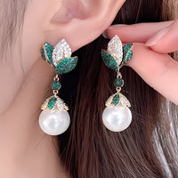 Aretes en baño de chapa de oro en forma de flor con zirconias e imitación perla, estilo  flower leaf pearl